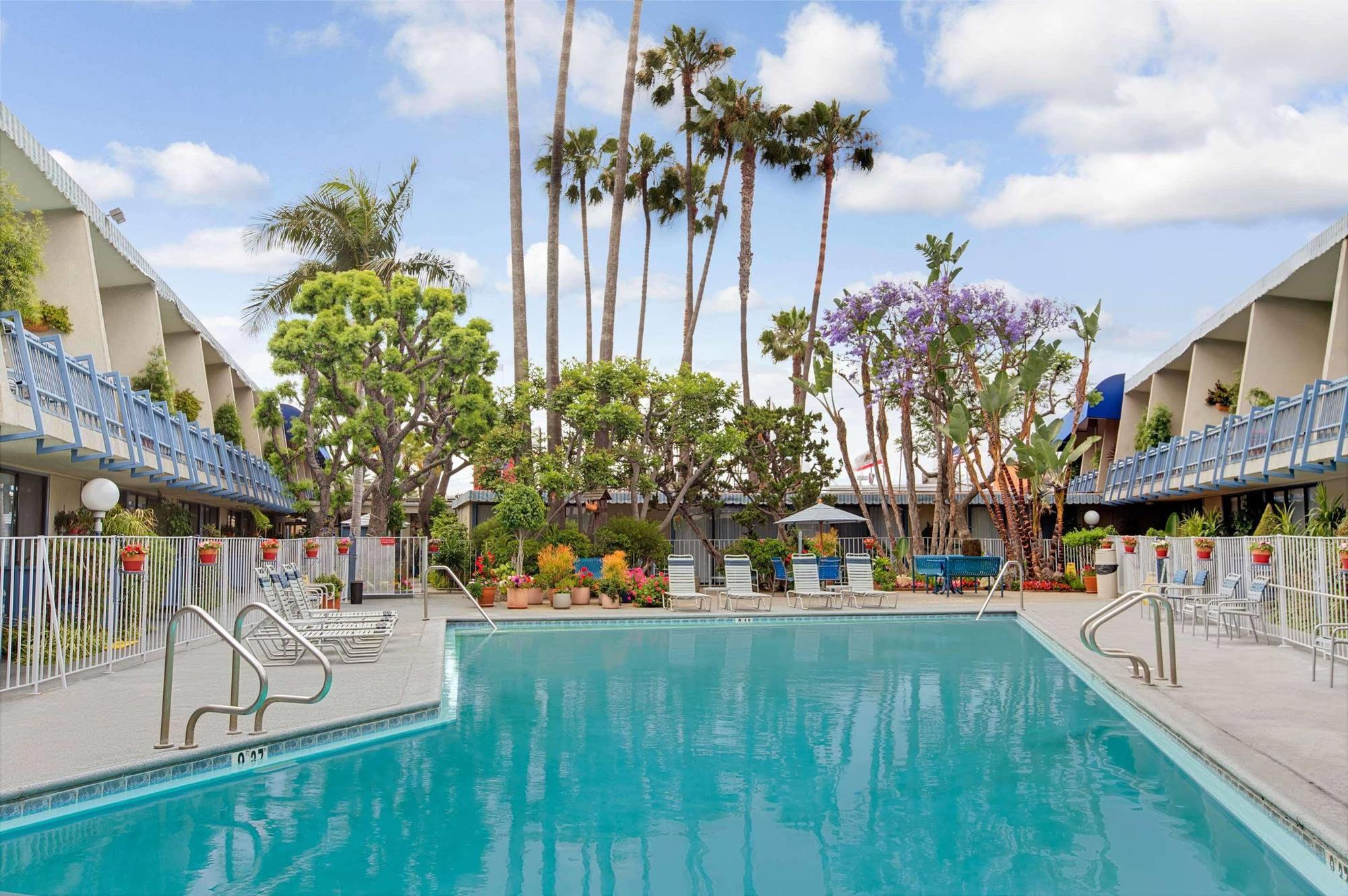 Travelodge Hotel At Lax Los Angeles Bagian luar foto
