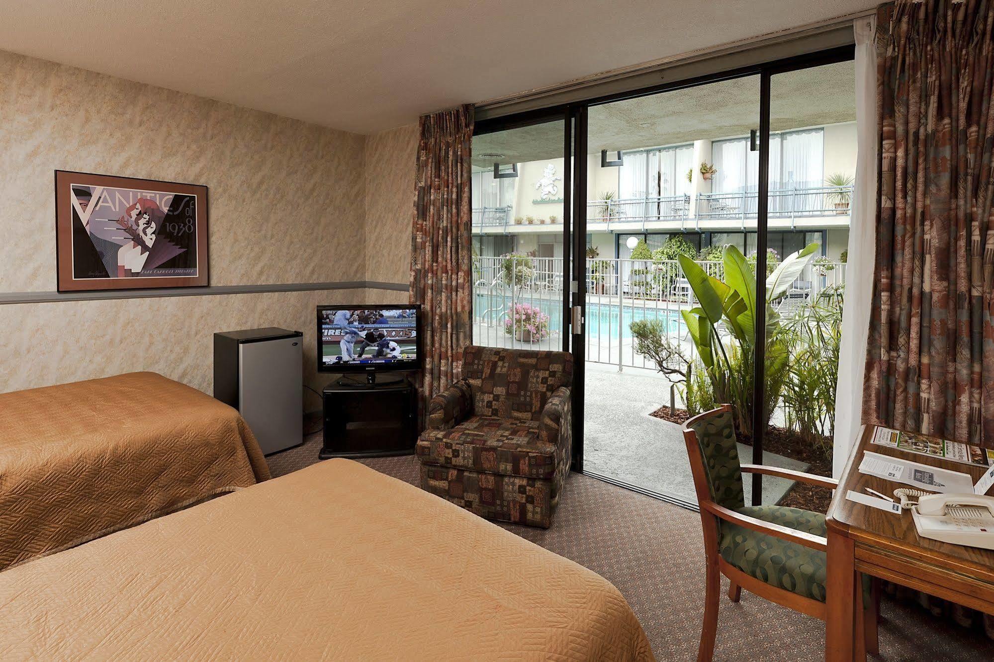 Travelodge Hotel At Lax Los Angeles Bagian luar foto